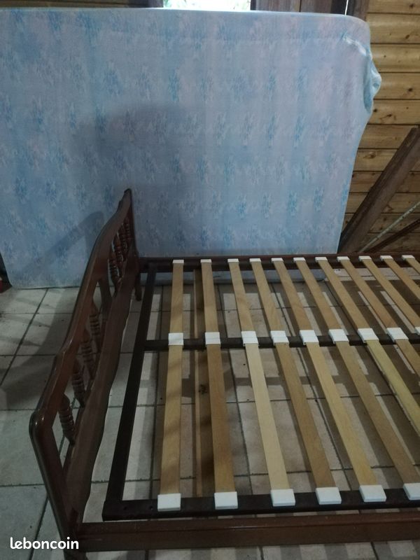 Lit, matelas, sommier en latte (image 1)