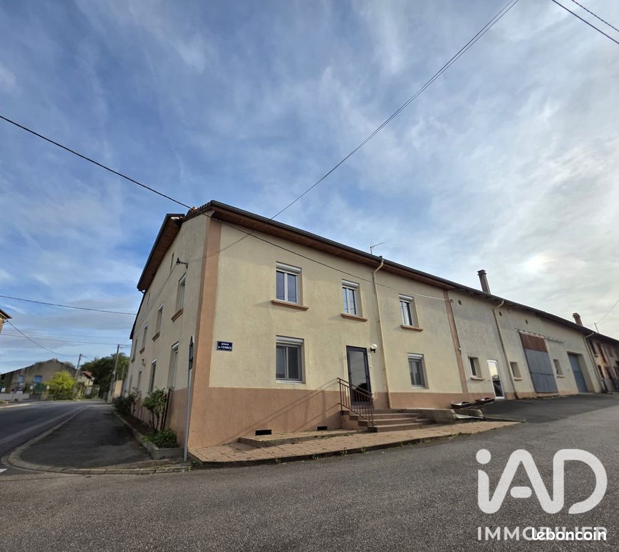 Maison 8 pièces 250 m² · à Conthil · 250 m² · 182 000 €