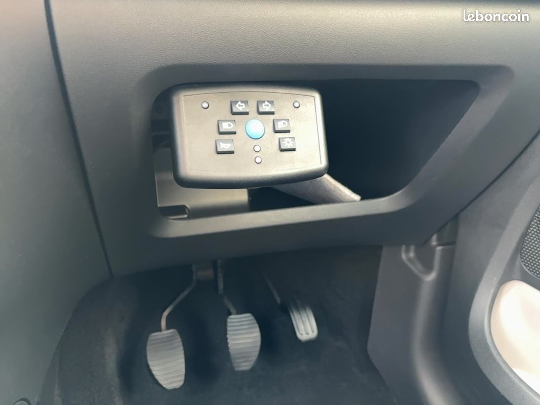 Citroën C3 (3) BlueHDi 100 BVM Auto-Ecole (image 9)