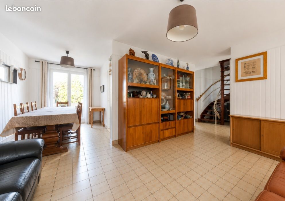 Appartement 7 pièces 128 m² · à Émerainville · 128 m² · 262 000 €