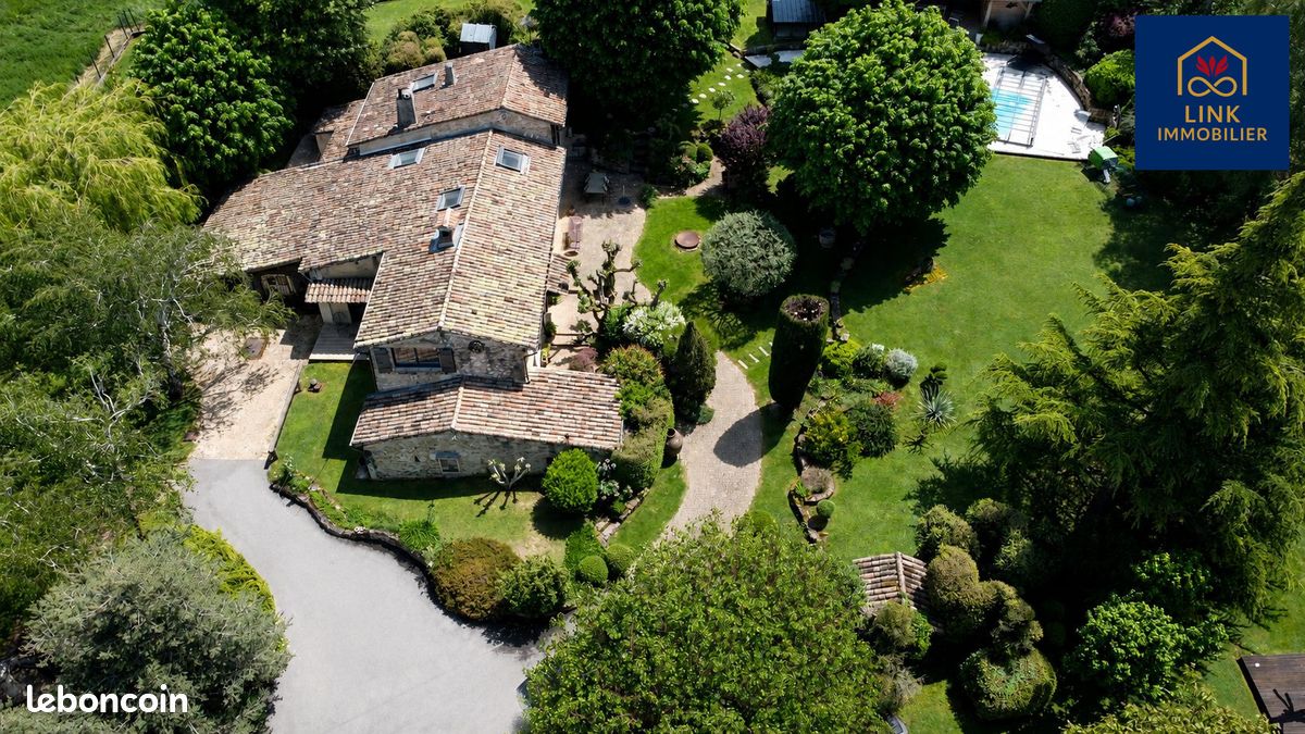 Maison 7 pièces 220 m² · à Montvendre · 220 m² · 895 000 €