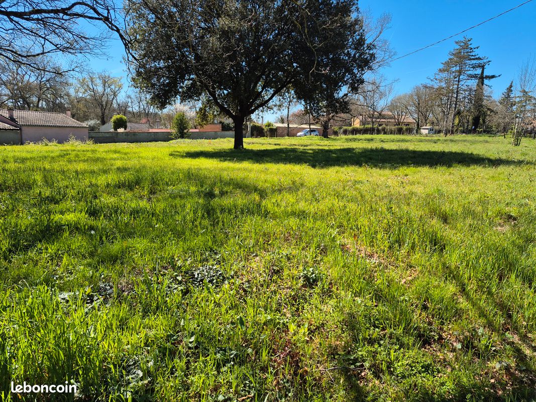 Beau terrain viabilisé de 1480 m² La Salvetat Saint-Gilles · à La Salvetat-Saint-Gilles · 220 000 €