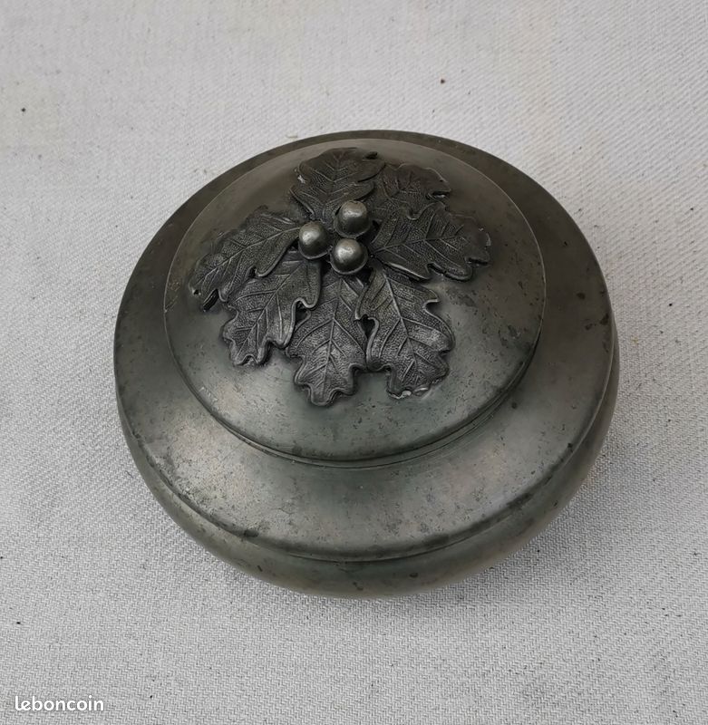 Bonbonnière en verre moulé et étain - Arts de la table
