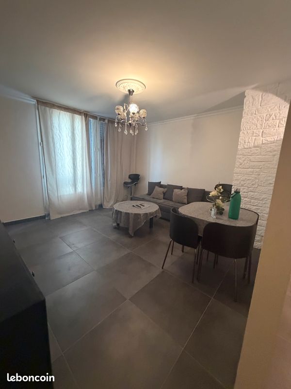 Appartement 4 pièces 69 m² · à Fontaine · 69 m² · 80 000 €