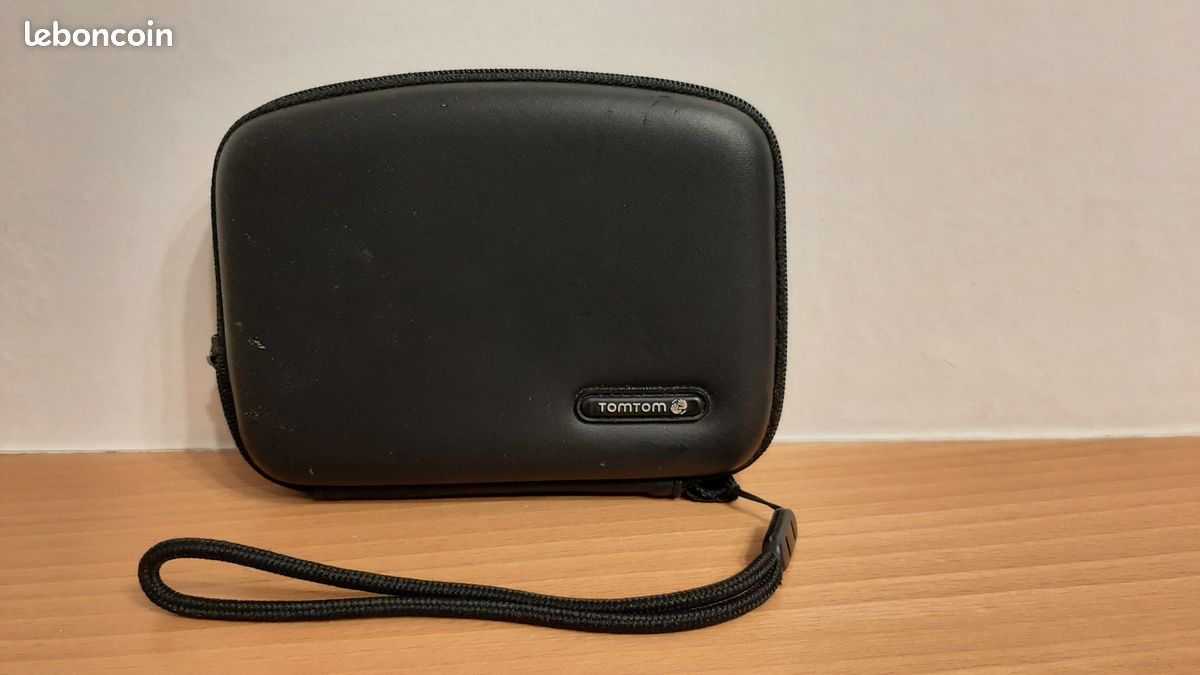 Coque etui rigide (image 1)