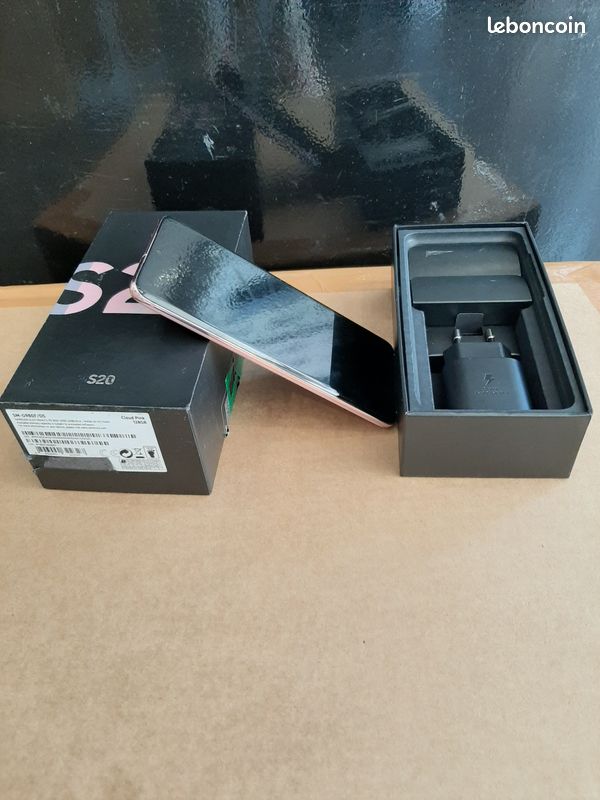 SSamsung Galaxy s20 rose tout neuf jamais utilisé avec facture et garantie (image 1)