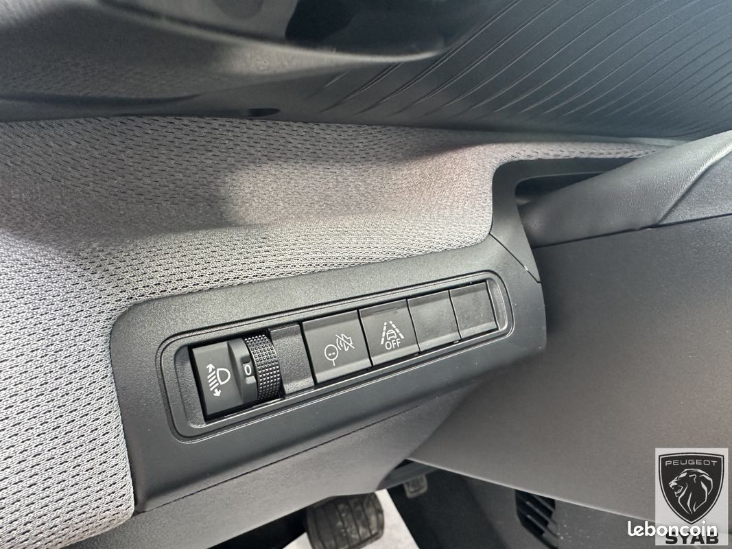 Citroën C3 AIRCROSS 2024 1.2I HYBRIDE 145 BVR MAX (image 15)