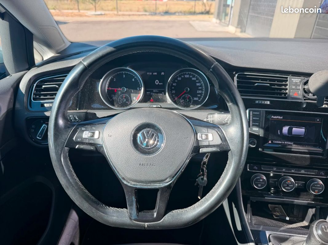 VOLKSWAGEN GOLF 7 2.0 TDI 150 ch BlueMotion Technology Carat avec GPS / RÉGULATEUR / RADAR AVANT ET ARRIÈRE (image 10)