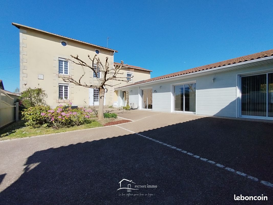 Maison 8 pièces 230 m² · à Vasles · 230 m² · 224 900 €