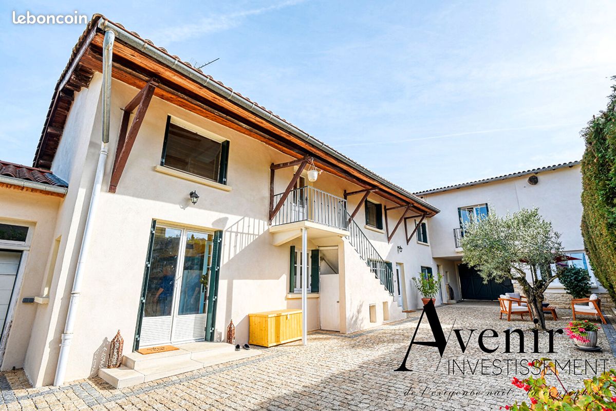 Maison 8 pièces 210 m² · à Quincieux · 210 m² · 649 000 €