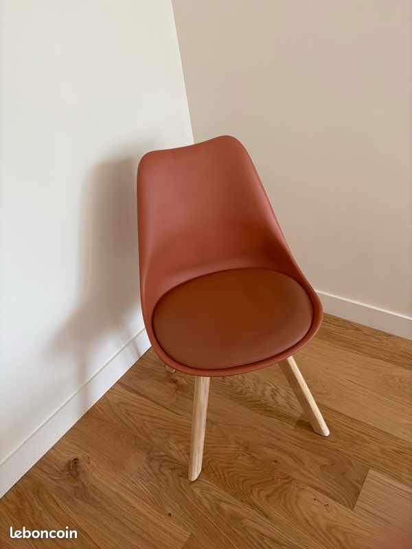 4 Chaises pour table à mange type scandinave (image 1)