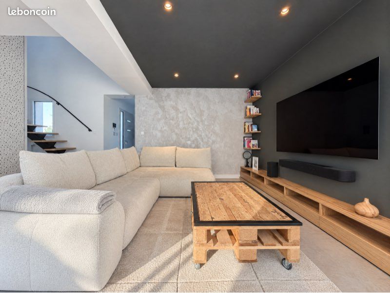 Maison contemporaine de 2015 – 141 m² – Terrain de 2 000 m² (image 1)