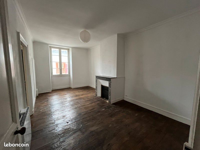Maison 5 pièces 141 m² · à Montbron · 141 m² · 700 €/mois