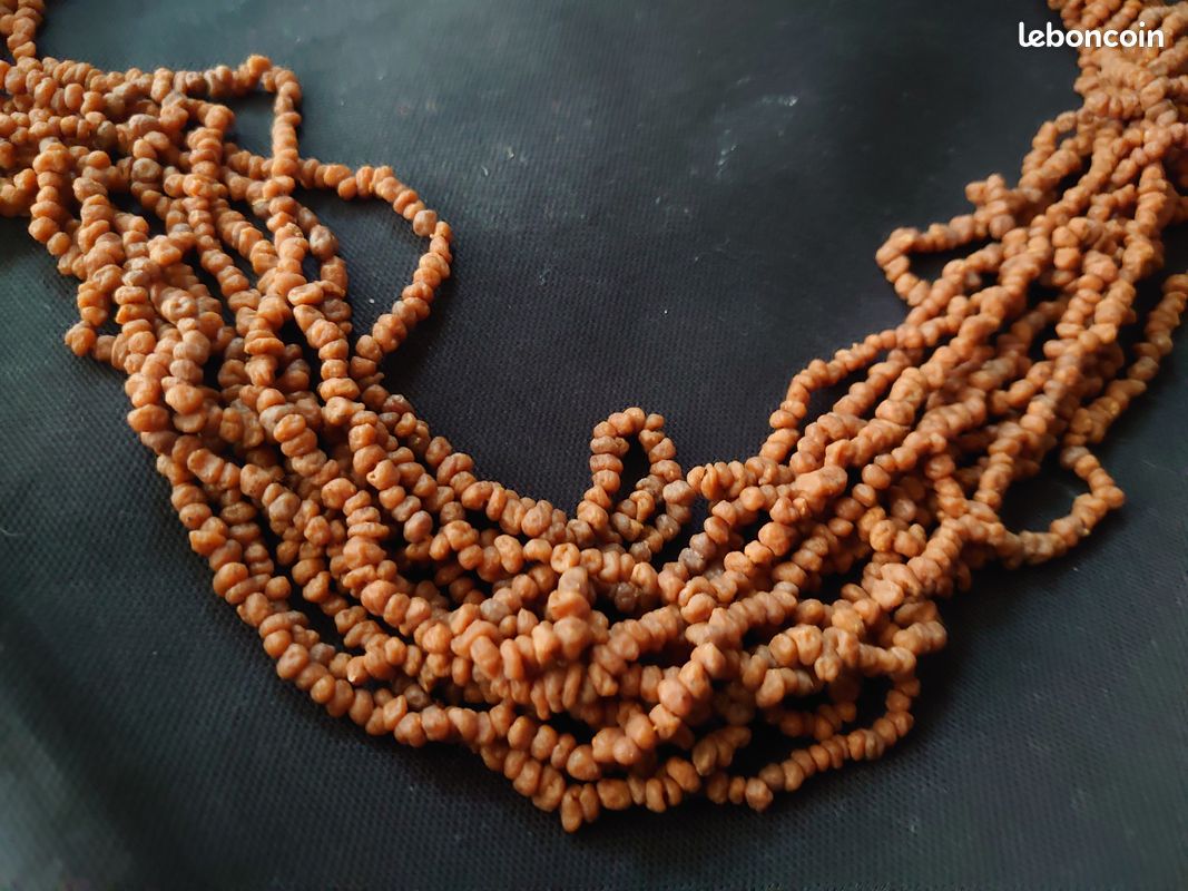 Collier artisanal ethnique plusieurs rangées de perles de pierres couleur beige camel Quelle pierre? (image 4)