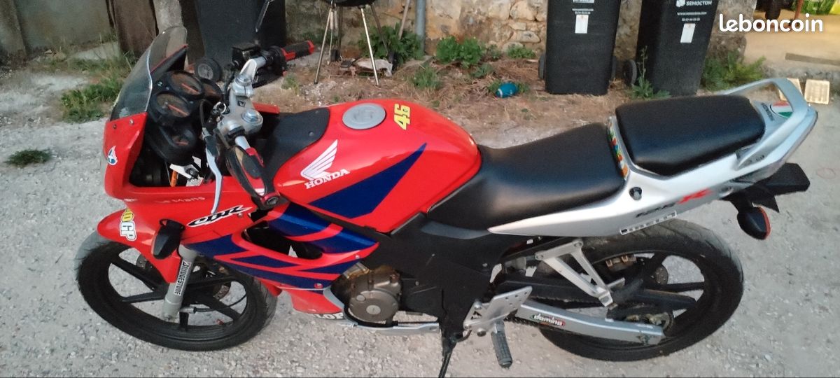 Honda 125 CBR faible kilométrage (image 2)