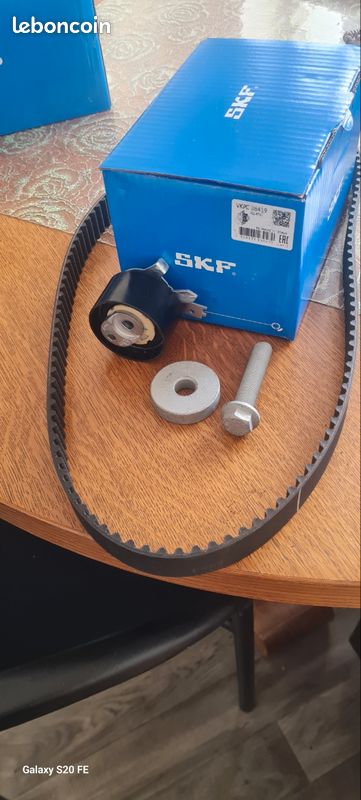 Kit distribution avec pompe à eau SKF VKMC 06136 pour moteur 1.5 DCi ...