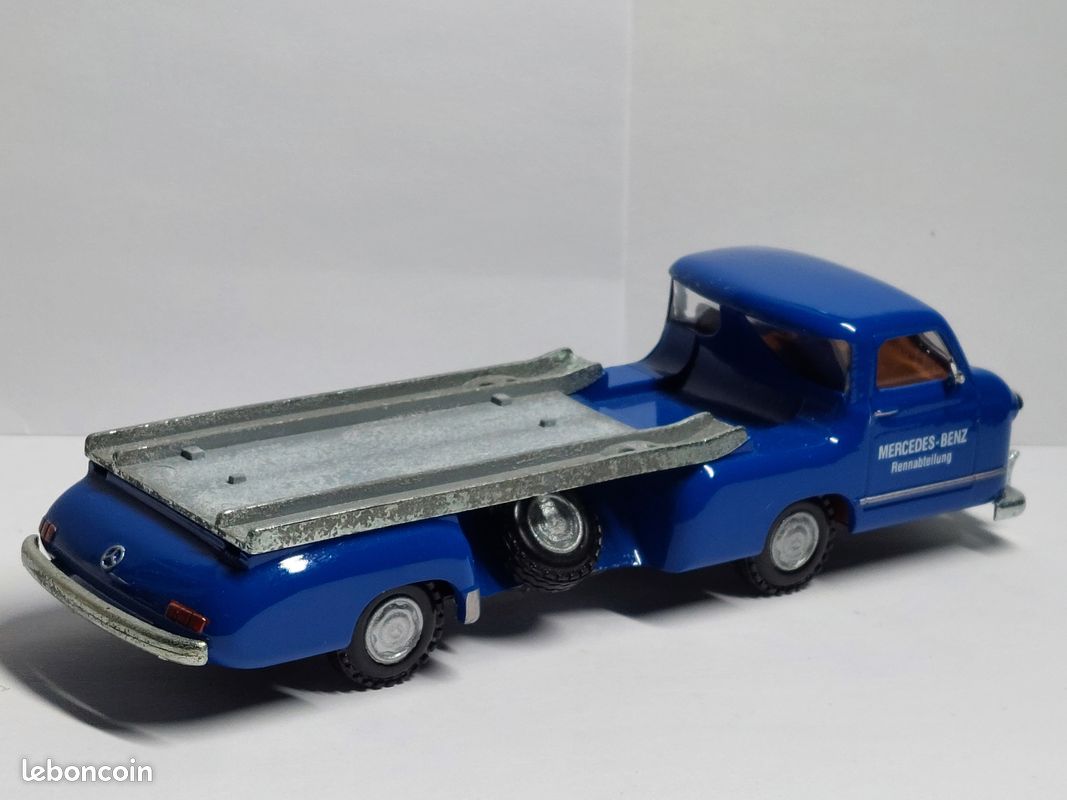 Conrad 1/43 - Mercedes Fourgon 507D 811D Bleu