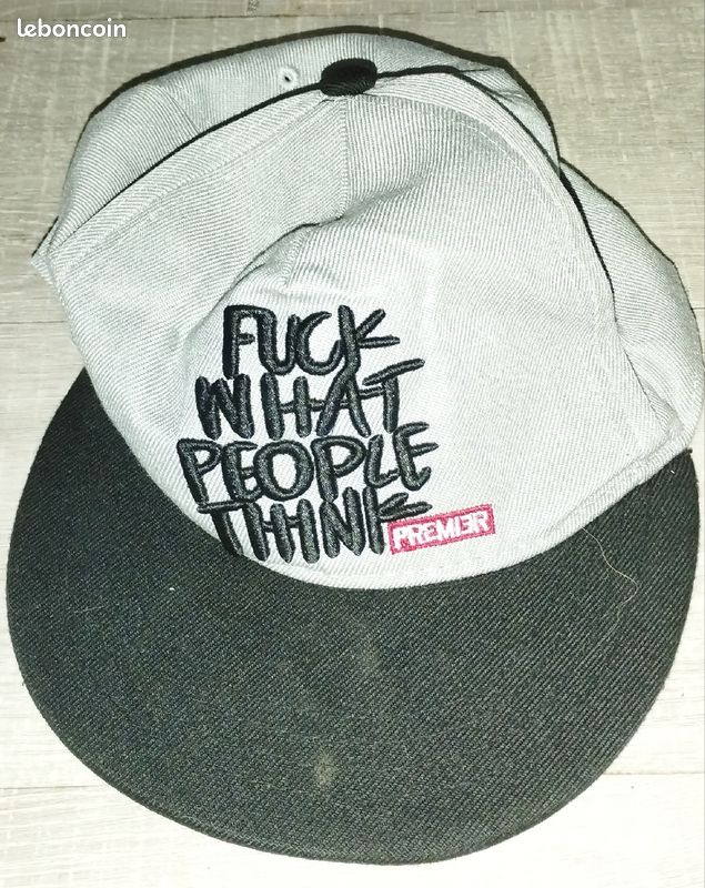 Casquette grise lisière noire (image 1)