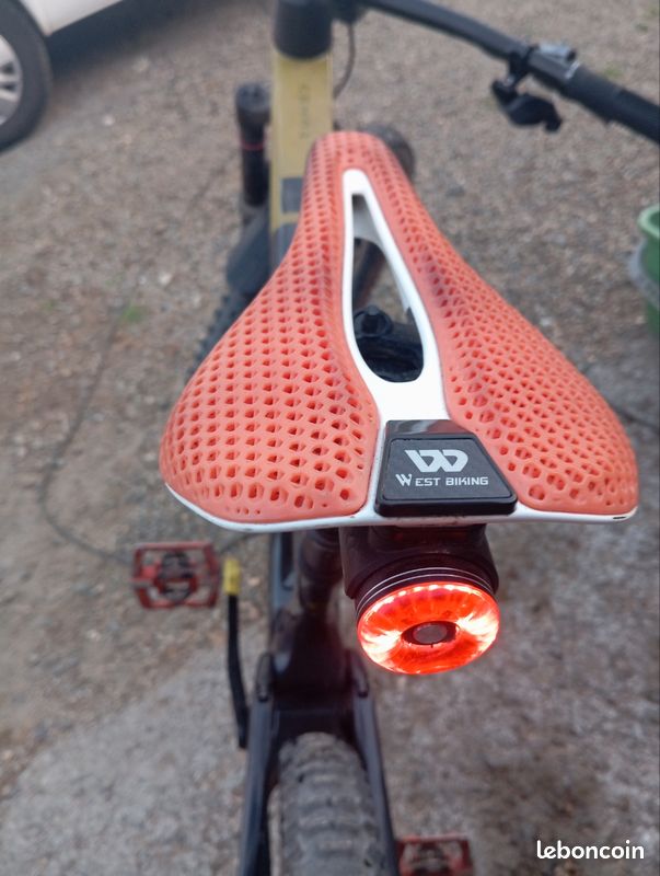 Selle VTT carbone / imprimée 3D (image 1)