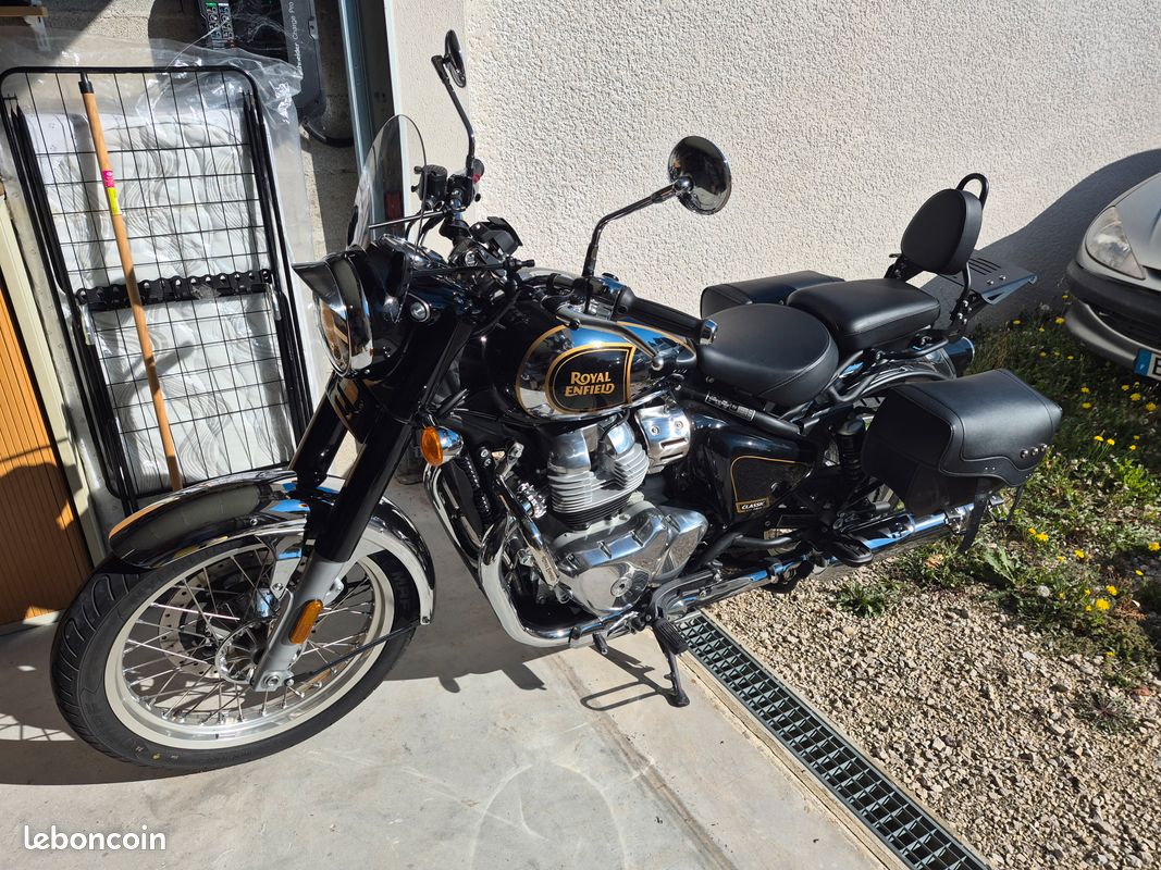 Vends moto Royal Enfield 650 black et chrome annee 2025 (image 1)