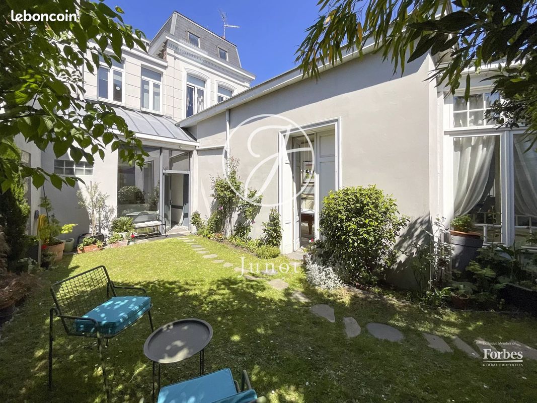 Maison 10 pièces 270 m² · à Lille · 270 m² · 940 000 €