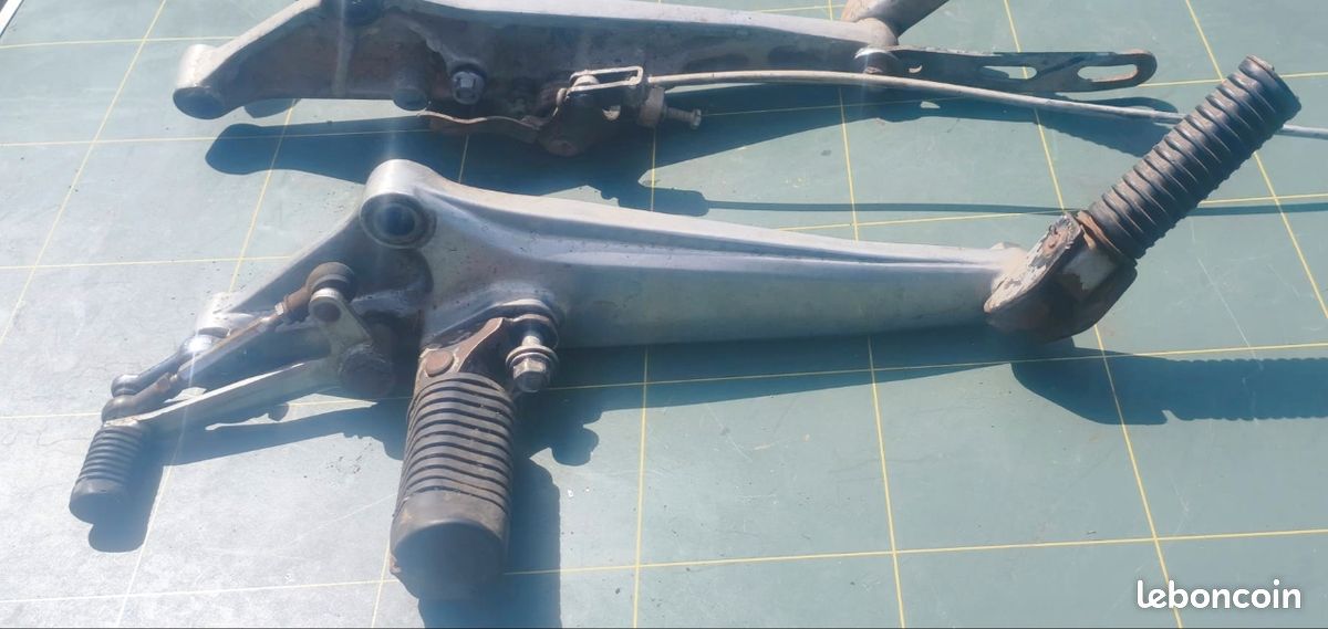 Honda bol d or cb 750 f platines reposes pieds complete droite et gauchf (image 1)