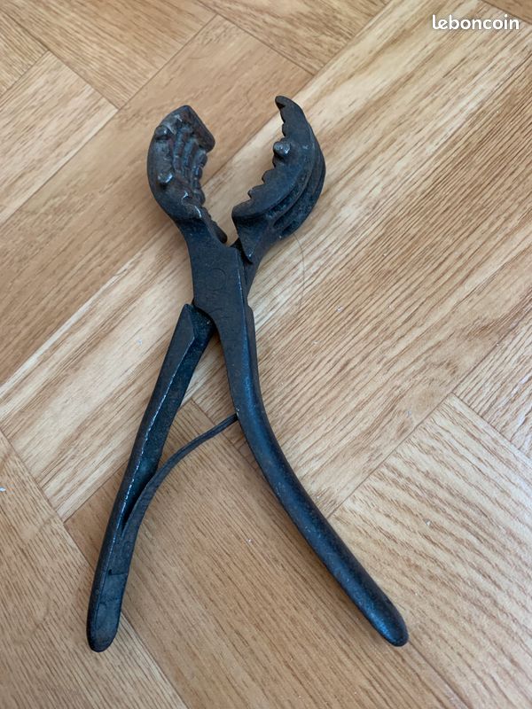 ANCIENNE PINCE COUPANTE OU TENAILLE OUTIL ANCIEN