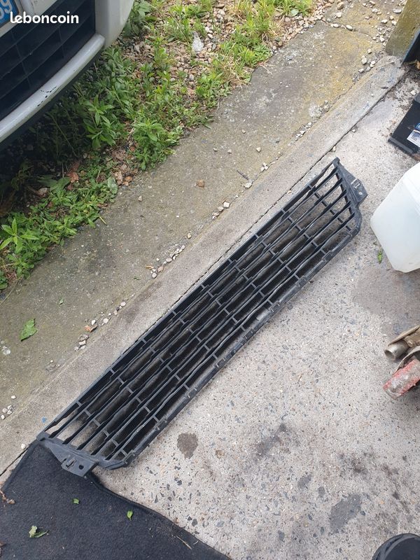 Grille pare choc Citroën c3 Picasso (image 2)