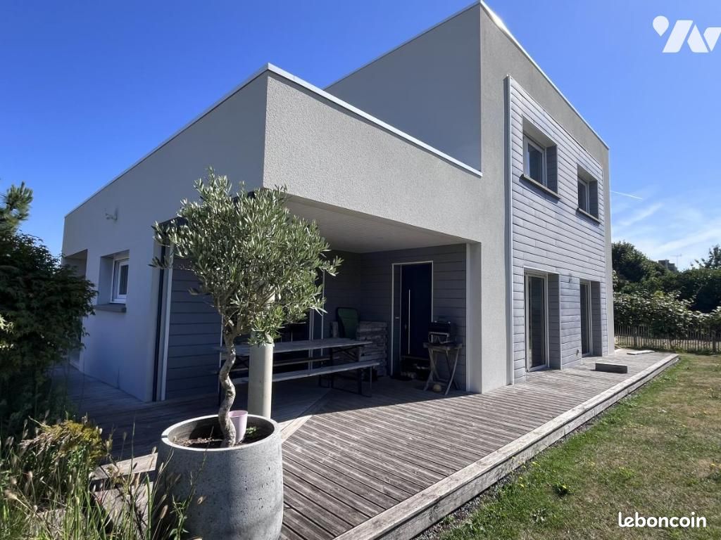 Maison 6 pièces 141 m² · à Tourville-sur-Sienne · 141 m² · 367 500 €