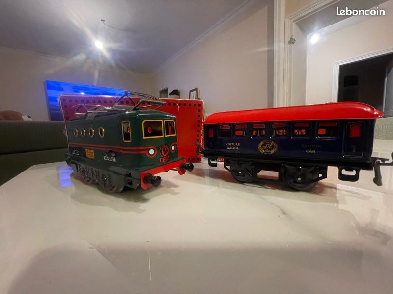 LOT hORNBY Locomotive 8051 et Wagons Voyageurs