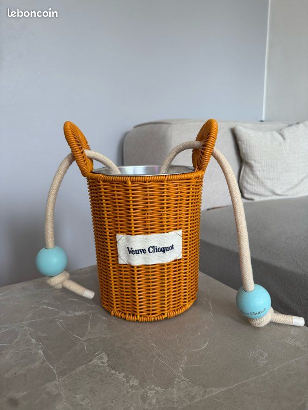 Jacquemus Veuve Clicquot: A Luxurious Collaboration - Meet & Match