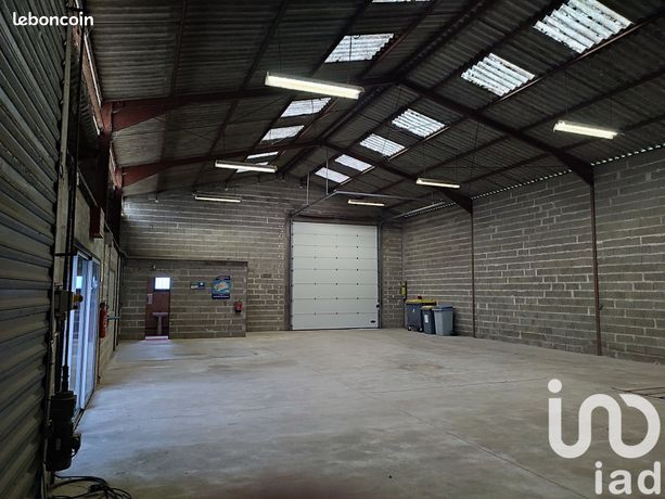 Parking/box 308 m² Loudun
