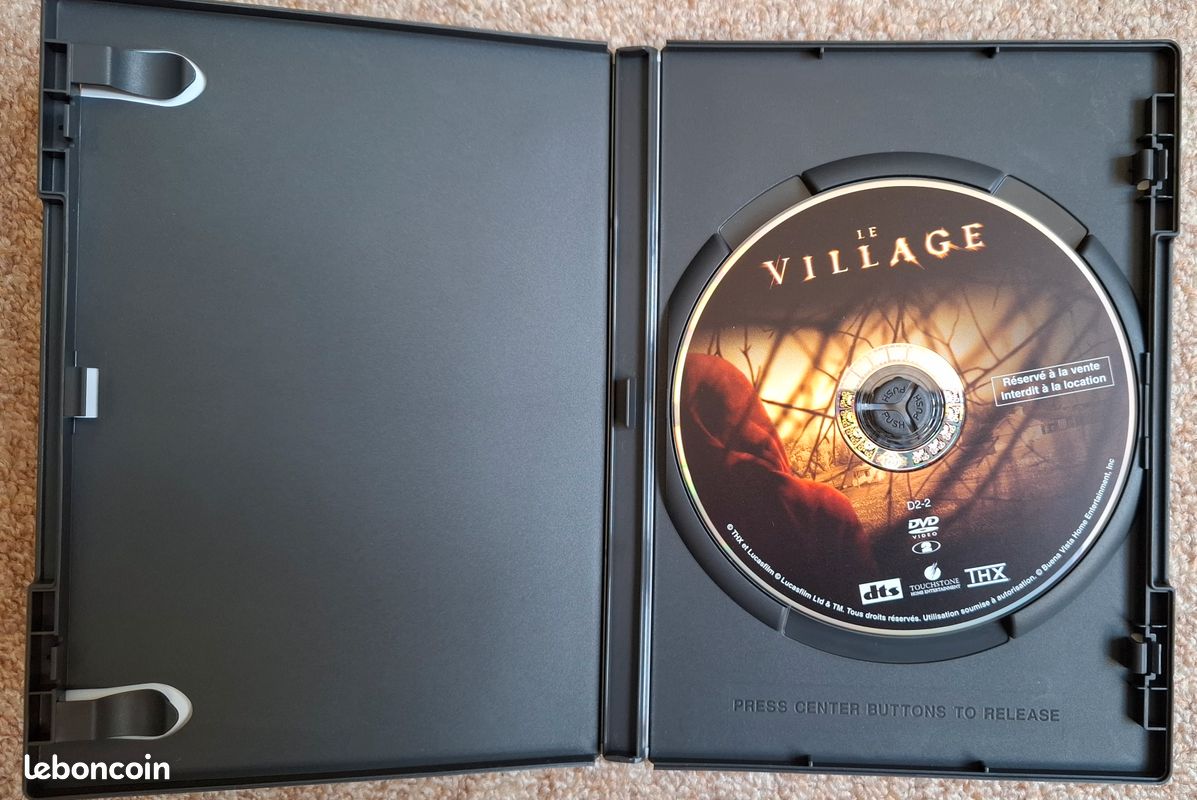 DVD film LE VILLAGE (image 3)