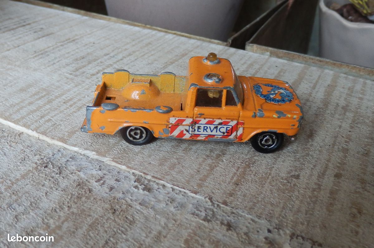 miniature majorette ancienne