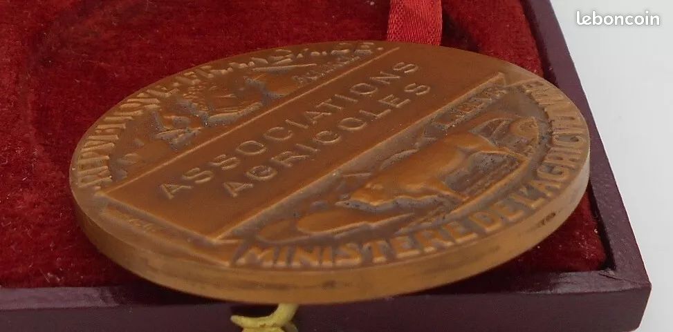 TROISIÈME RÉPUBLIQUE Médaille de récompense, Associations agricoles fme_853879 Médailles