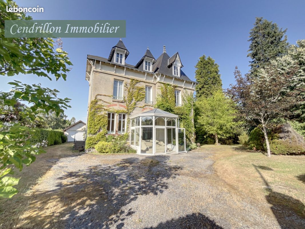 Maison 8 pièces 350 m² · à Bourganeuf · 350 m² · 317 000 €