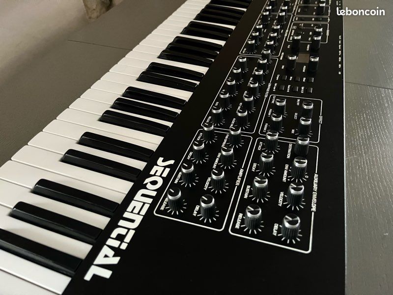 Sequential® Prophet REV2 + flight case (image 3)