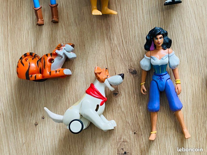 = Lot 8 Figurines Disney, Pocahontas, Woody, Le Bossu de Notre Dame, Dodger, Shere Khan et autres, années 90 = (image 6)
