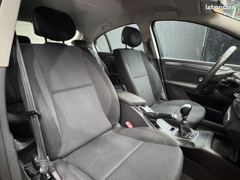Renault LAGUNA III 2.0 DCI 150CH FAP EXPRESSION (image 9)