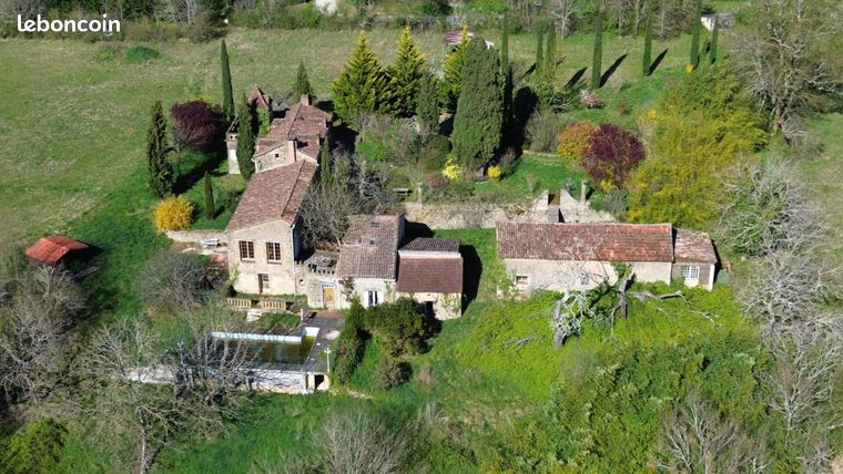 Maison 10 pièces 272 m²