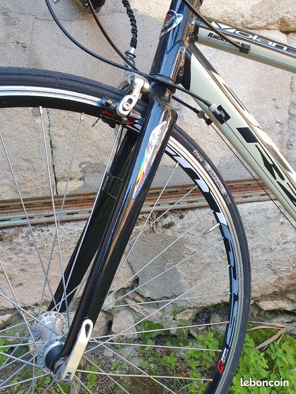 VELO DE ROUTE/ COURSE Volan BH RZ Vélos