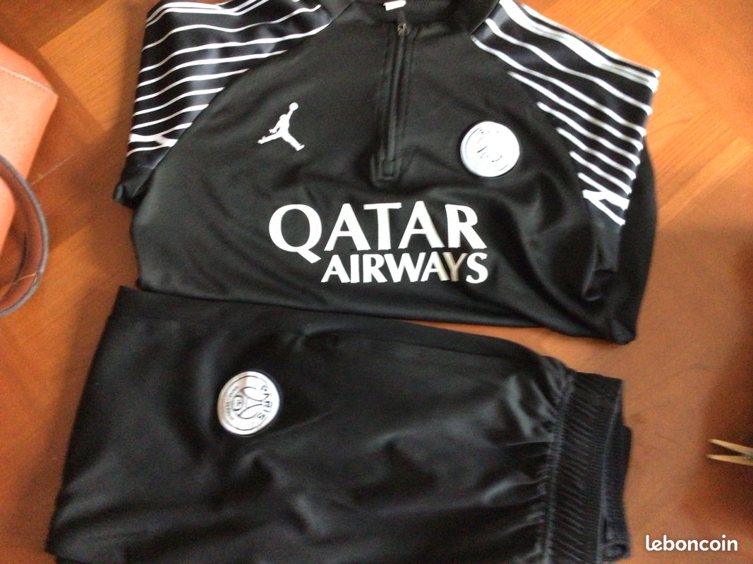 Ensemble survêtement sport paris st germain neuf (image 1)