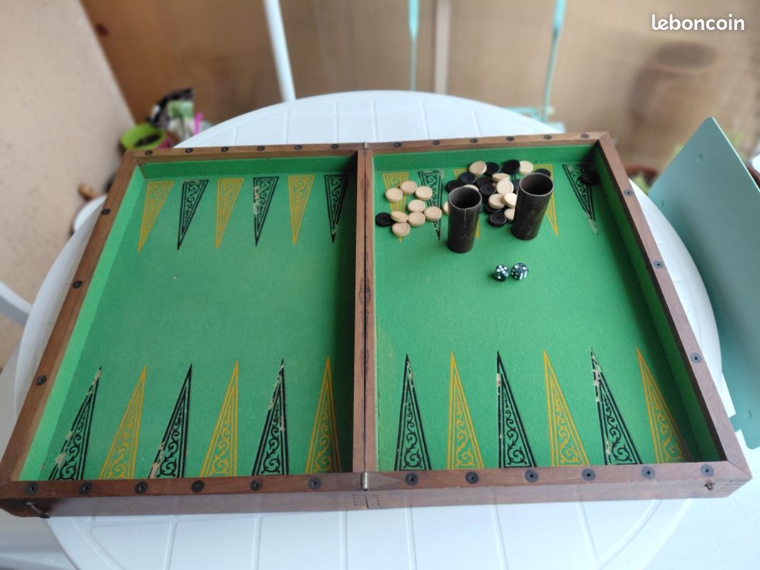 Backgammon de voyage - Jeu de backgammon en bois massif - Jeu de société classique pour les familles, les voyages et les amateurs de stratégie - Portable et durable - Bleu roi Backgammon de voyage - Jeu de backgammon en bois massif - Jeu de société classique pour les familles, les voyages et les amateurs de stratégie - Portable et durable - Bleu roi