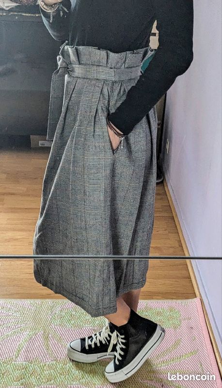 Opullence Jupe taille haute à poches longueur midi prince de