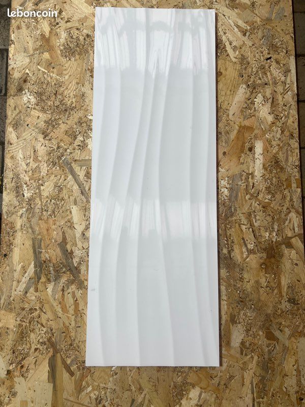 Carrelage blanc effet vague (image 1)