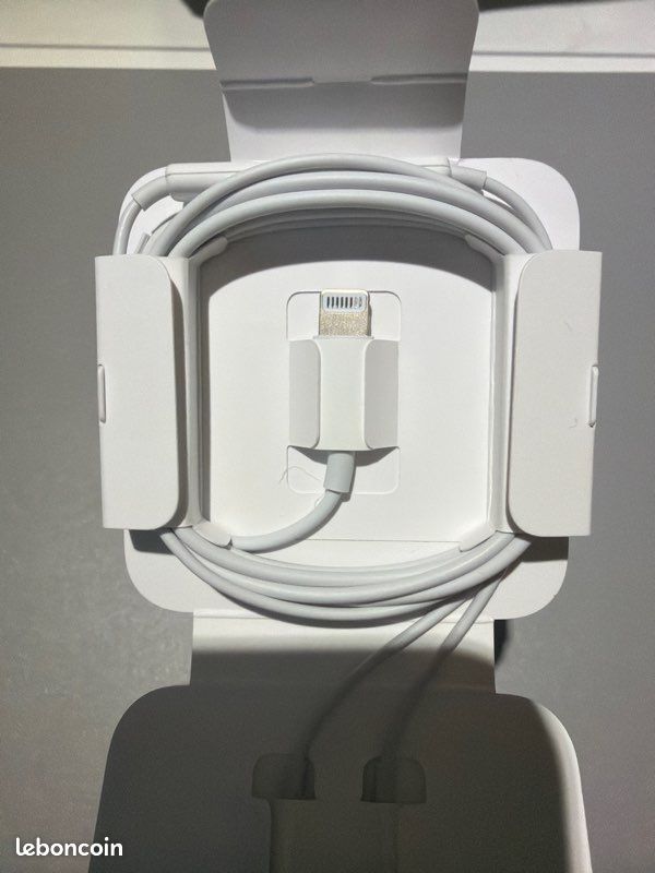 Écouteurs Apple EarPods Lightning – Neufs jamais utilisés (image 3)