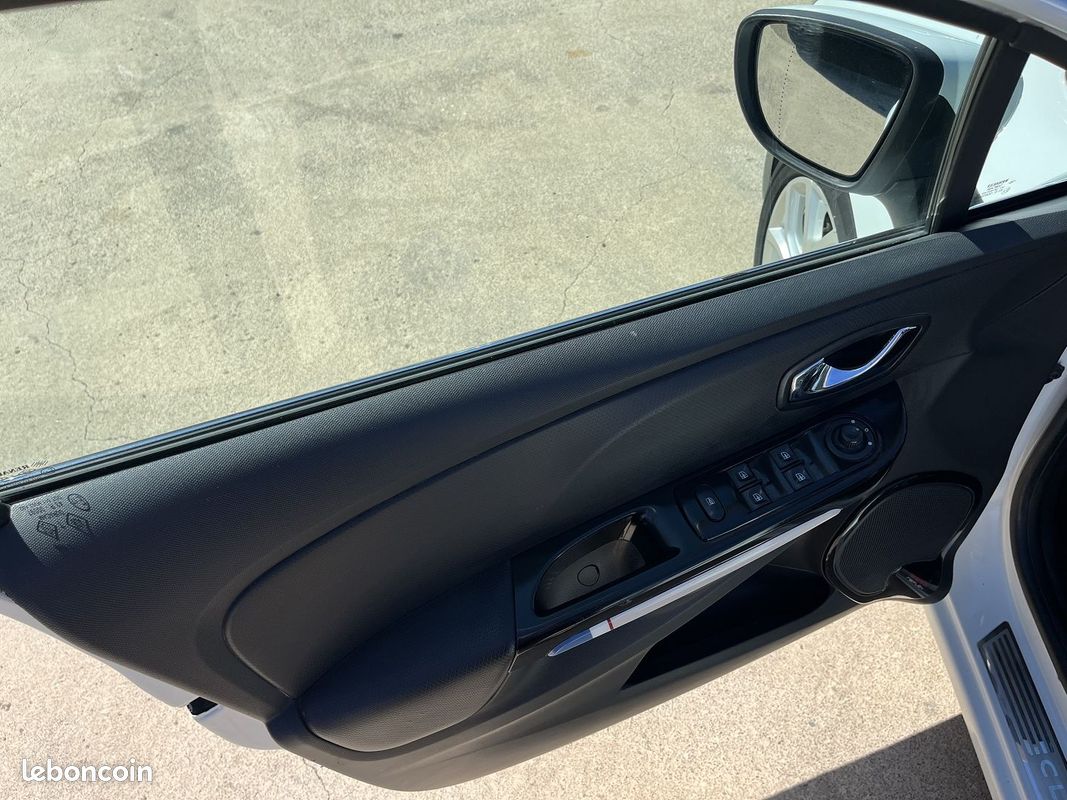 Renault CLIO IV 1.5 DCI 75CH ZEN ECO² 90G (image 8)