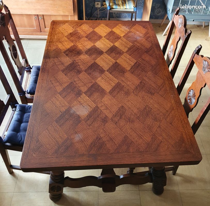 Table en bois (image 1)