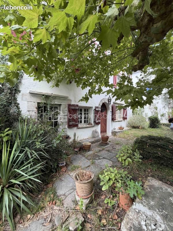 Maison 14 pièces 330 m² · à Urt · 330 m² · 650 000 €