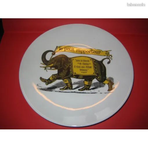 Assiette "Le Petit Rapporteur" Avec Un Dessin De Piem Au Verso (image 1)